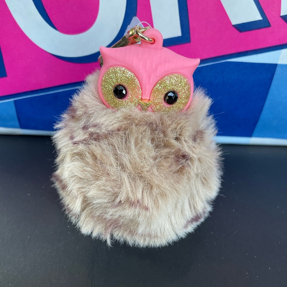 BBW Pocket Back Hand Sani Holder Fluffy Owl